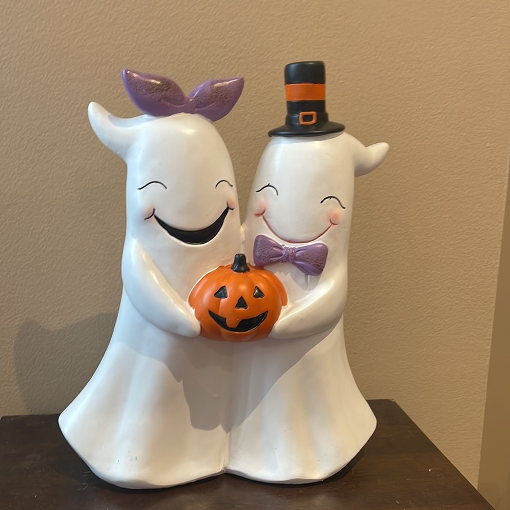 Halloween Happy Ghost Couple Holding Pumpkin Home Decor New Figurine - Picture 2 of 4